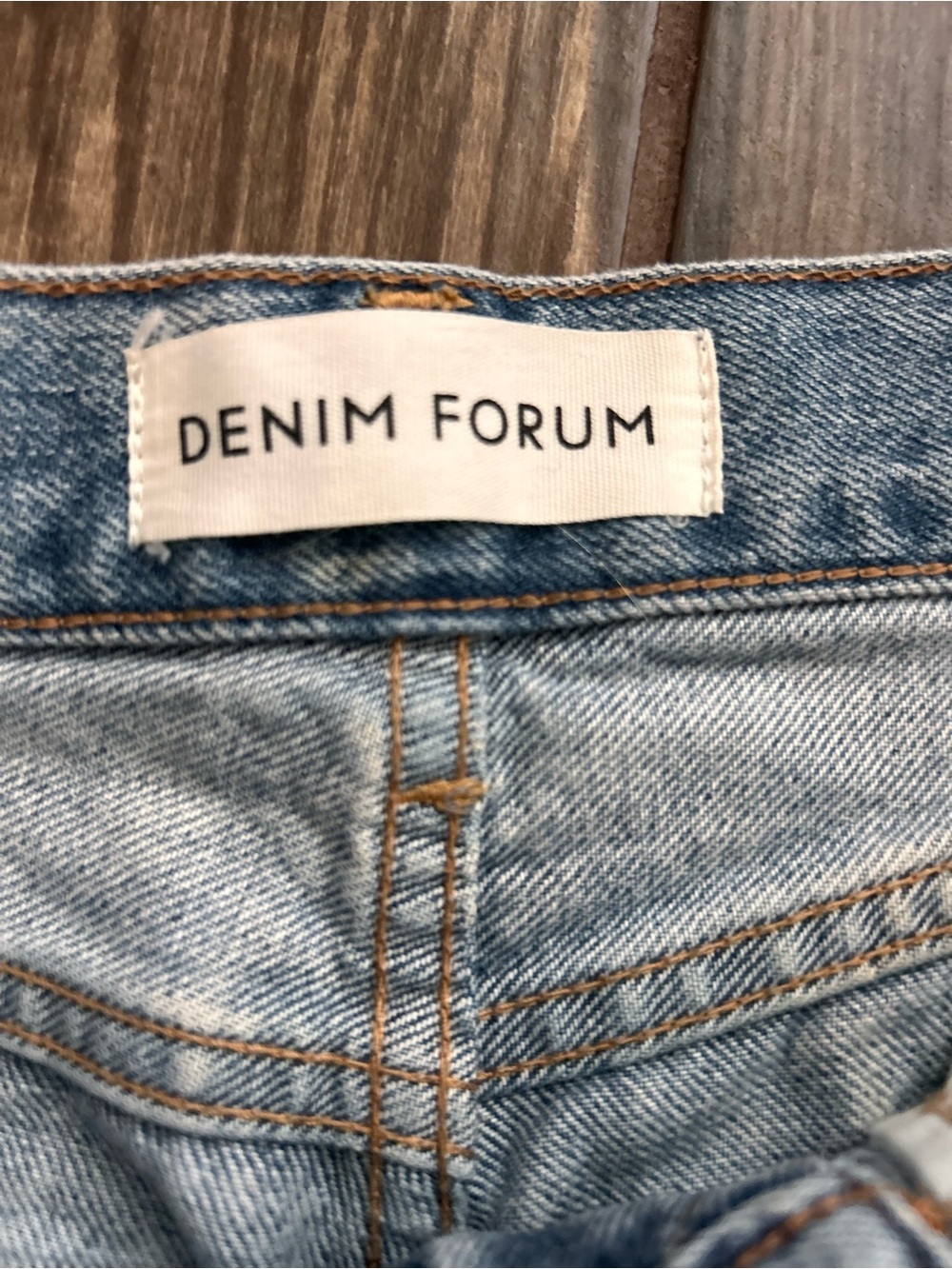 Aritzia Denim Forum The Farrah Hi-Rise Wide Leg Jeans in Light Wash Sz 26 - Picture 6 of 7